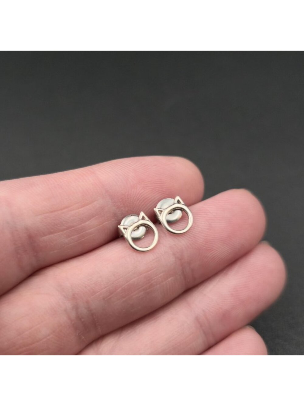 Sterling Silver Minimalist Kitty Cat Outline Stud Earrings A7367 - Picture 2 of 7